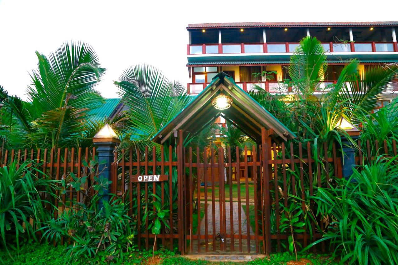 Hi Win Hotel Chilaw Exterior photo