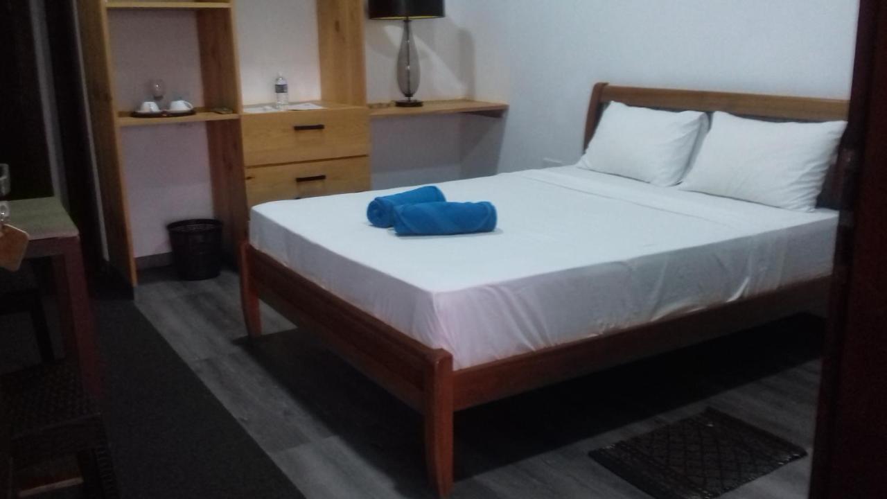 Hi Win Hotel Chilaw Exterior photo